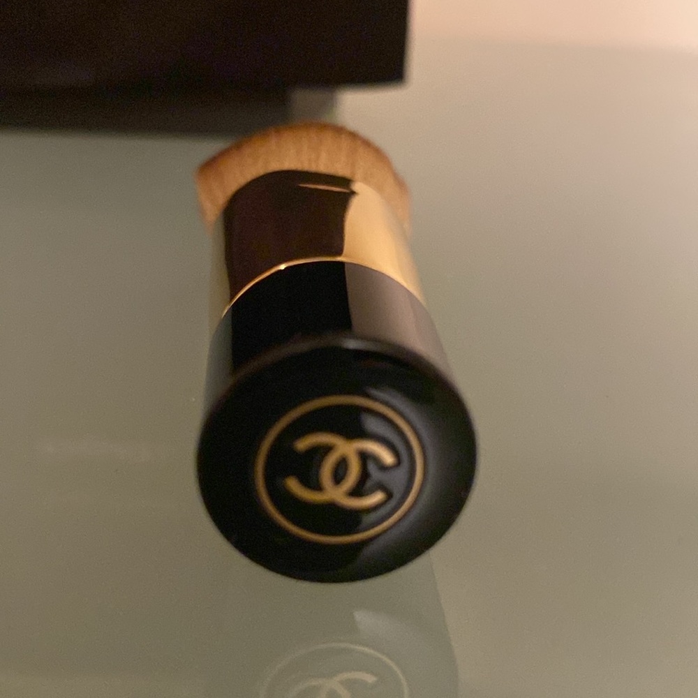NEW Auth CHANEL makeup Brush - Picture 3 of 6